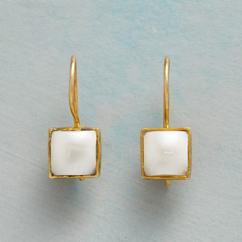 PEARL SQUARED EARRINGS view 1