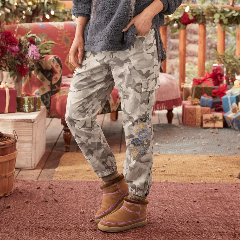 Camo sales joggers women