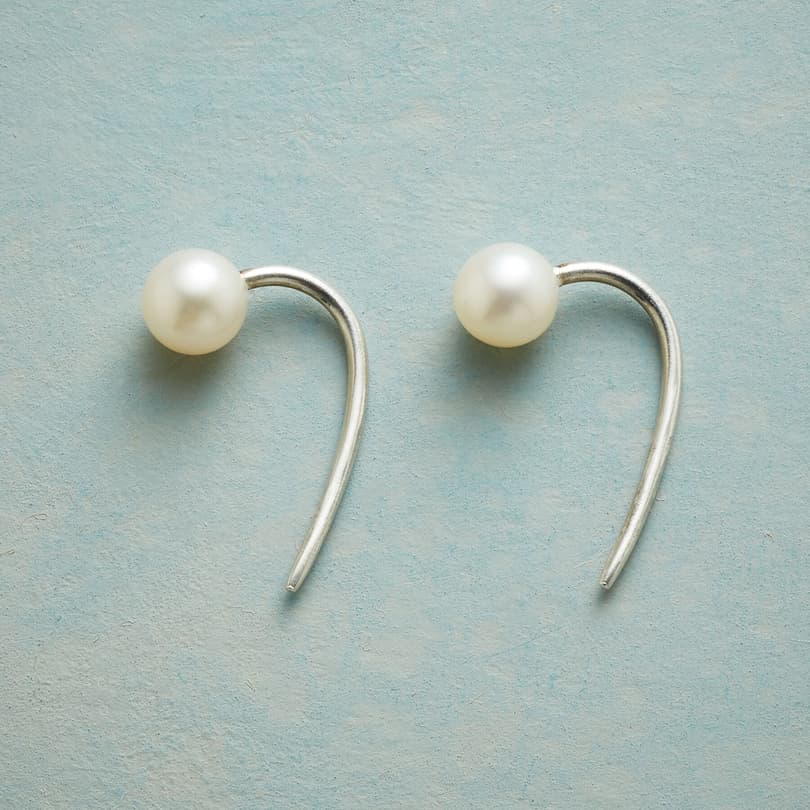 CATCH ME A PEARL EARRINGS view 1