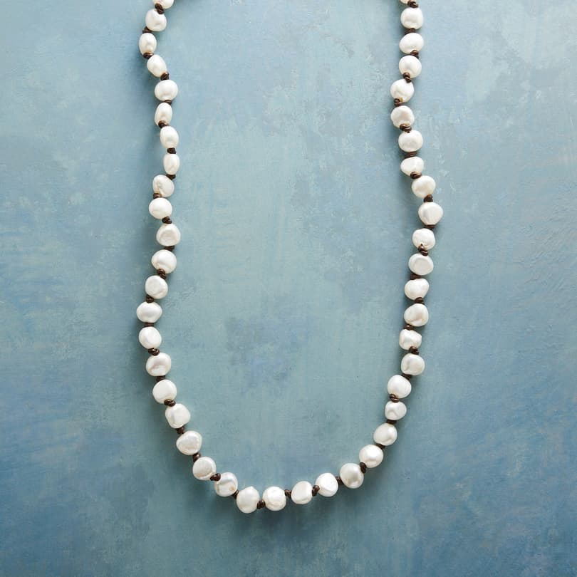 EASYGOING PEARL NECKLACE view 1