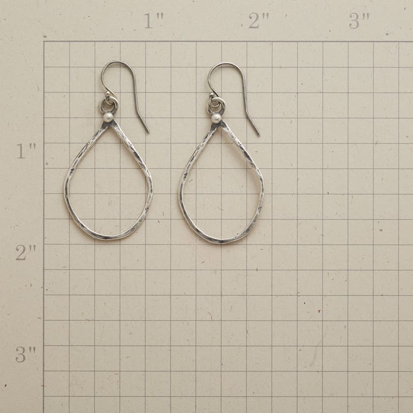 FIGURE PROMINENTLY EARRINGS view 1