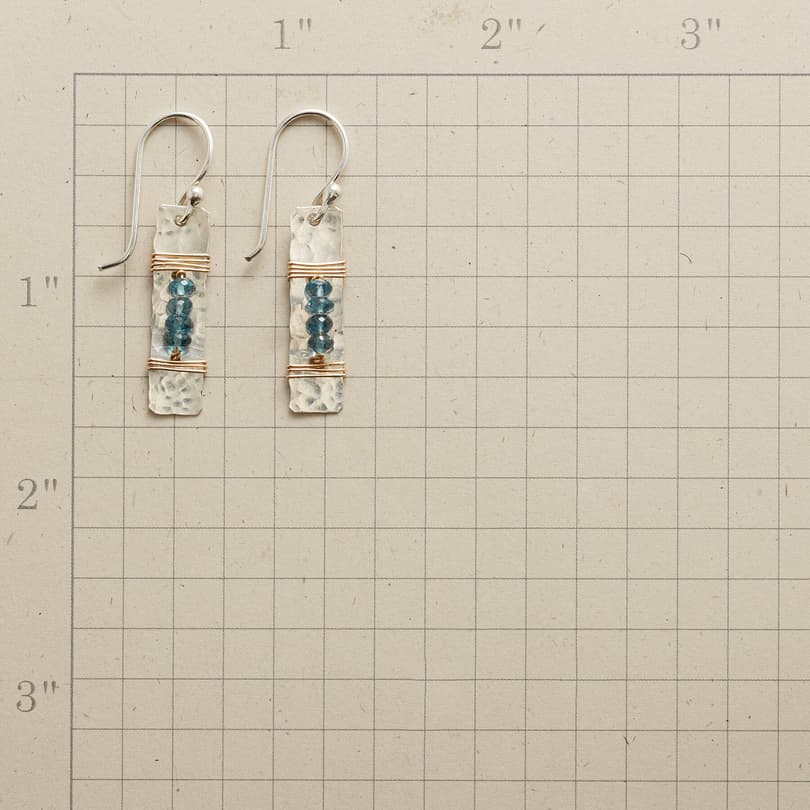 THE BEADS BETWEEN EARRINGS view 1