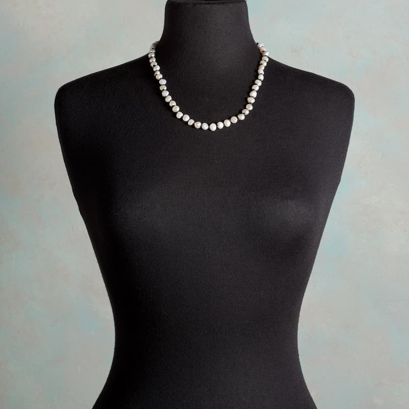 EASYGOING PEARL NECKLACE view 3