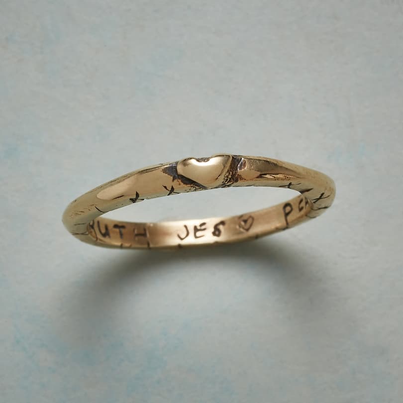 YELLOW GOLD SWEET KISS RING view 1