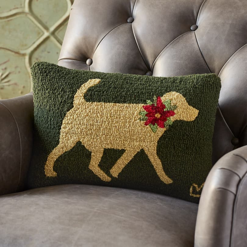 Yellow lab best sale christmas pillow