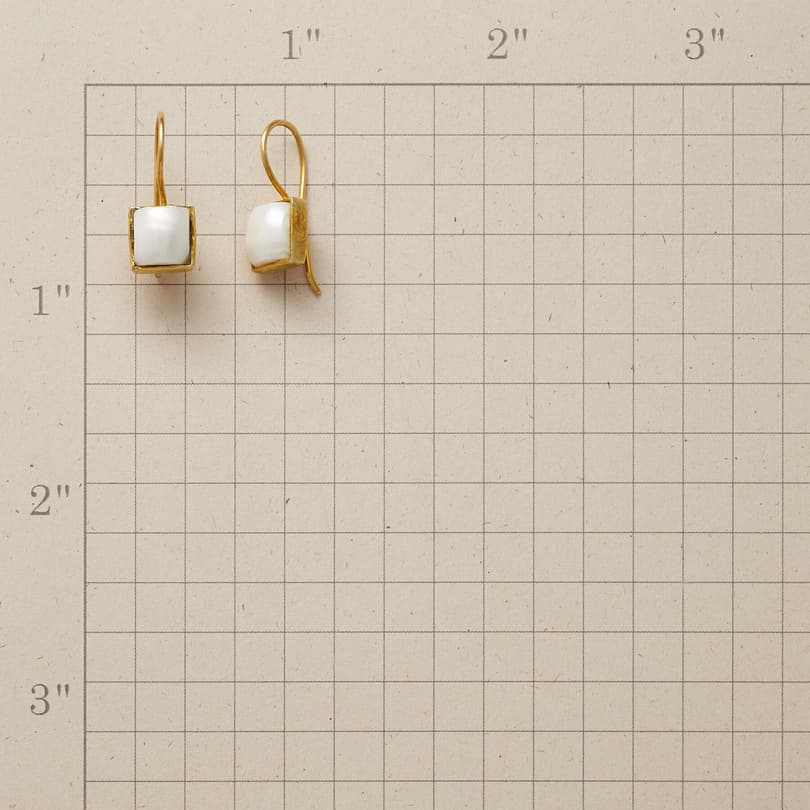 PEARL SQUARED EARRINGS view 1