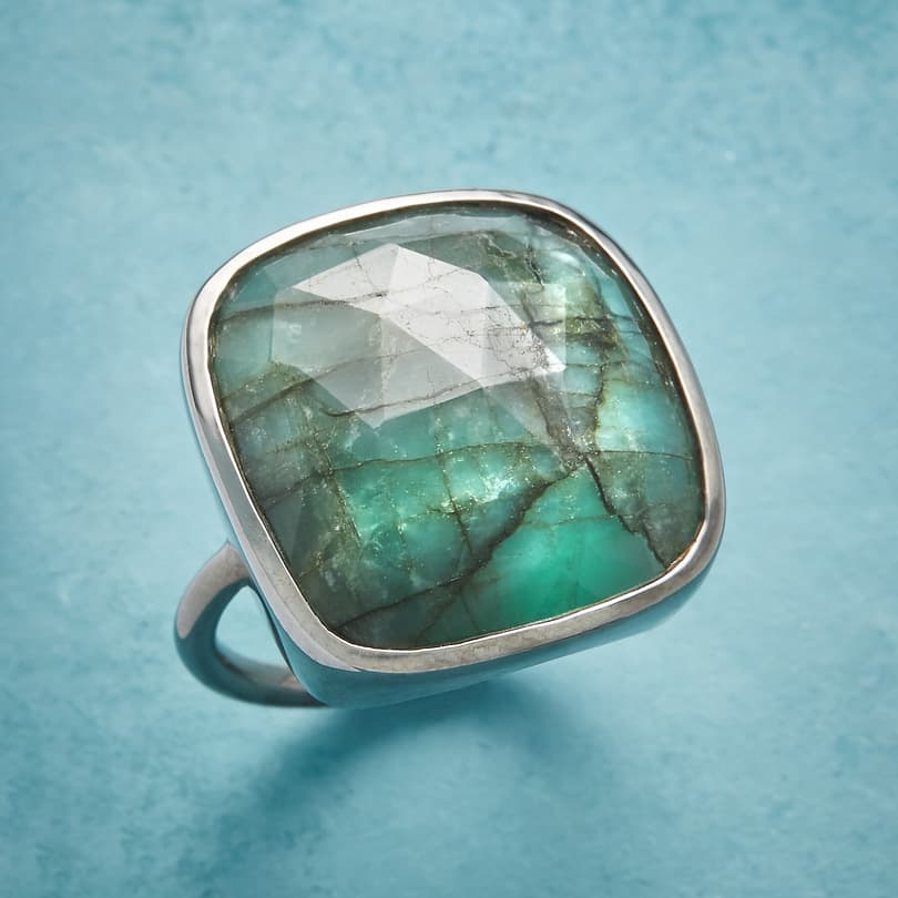 EARTHY EMERALD RING view 1