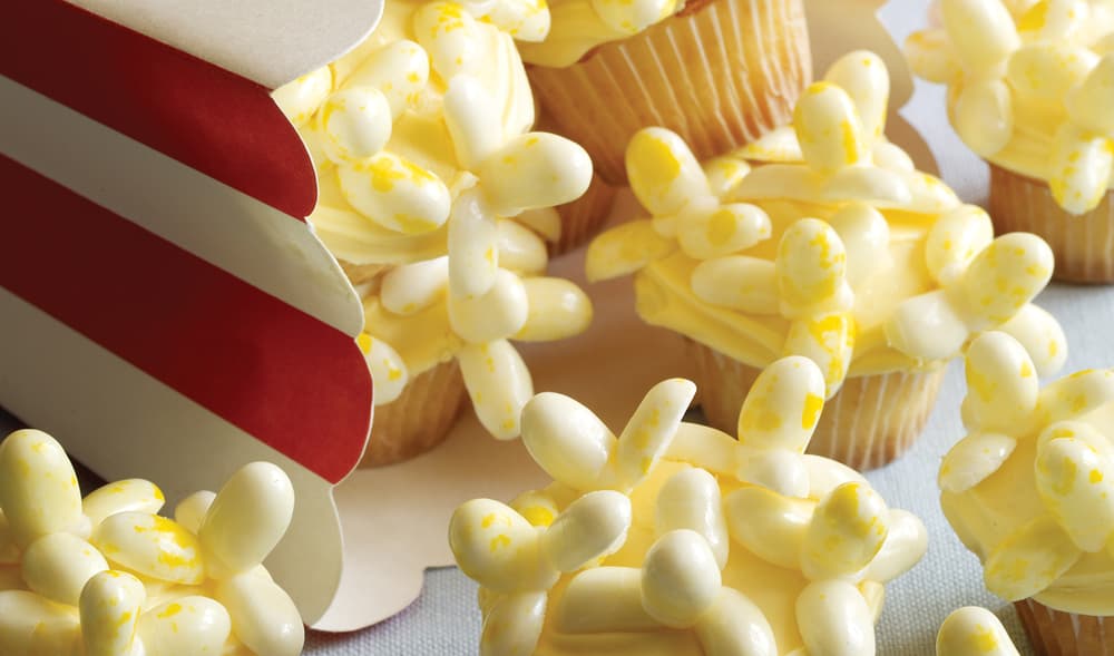 MOVIE POPCORN CUPCAKES