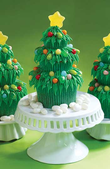 How to Make a Christmas Tree Cake Out of Cupcakes